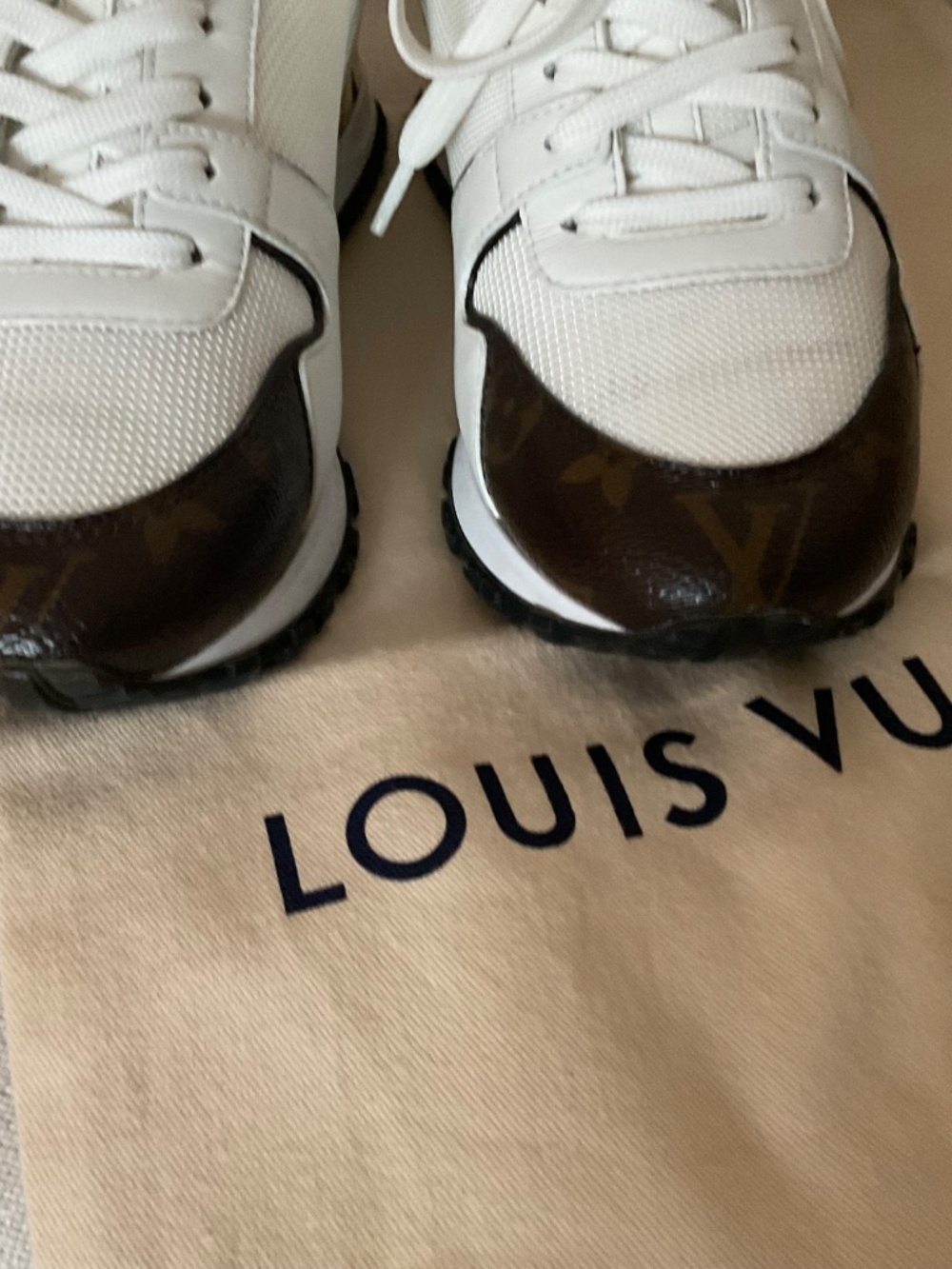 LOUIS VUITTON RUN AWAY WHITE CLASSIC MONOGRAM SNEAKER SIZE 37 IT . - Picture 7 of 16